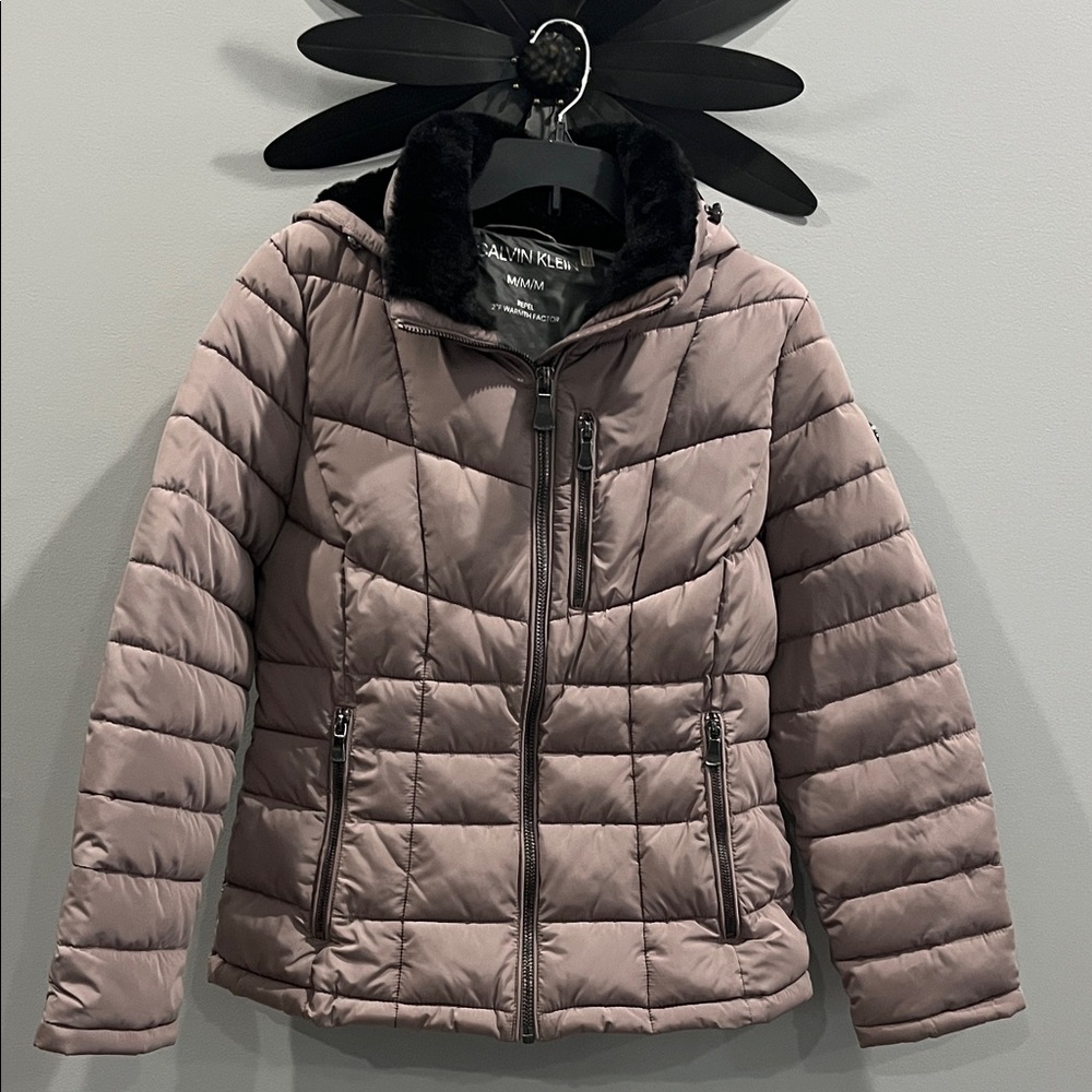 Calvin Klein Women's Puffer Jacket Size Medium Great Pre-Owned Condition